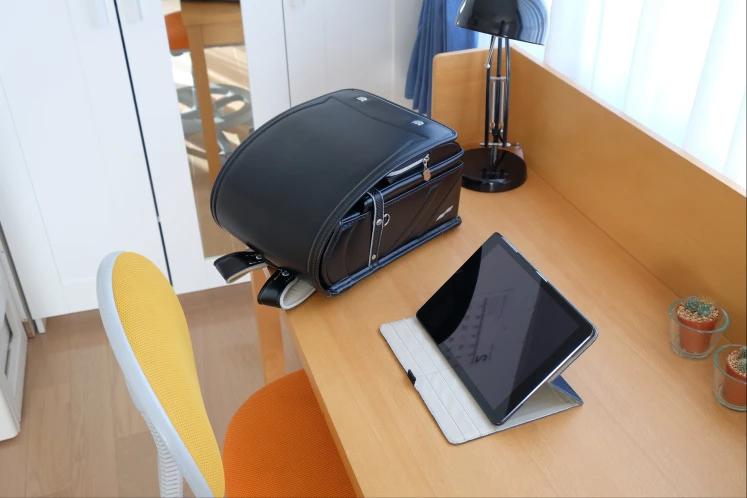 子ども部屋で快適にWi-Fiを利用する様子