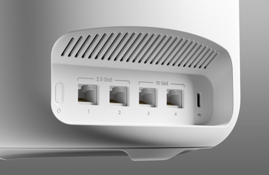 eero Max 7 の背面にある10ギガ／2.5ギガ有線LANポート