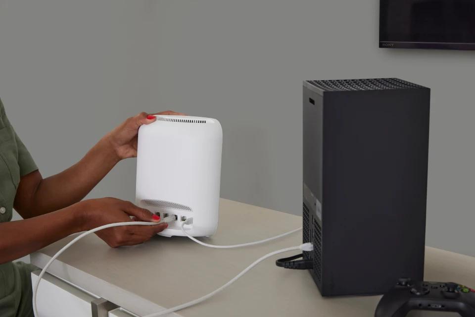eeroアプリを使って eero Max 7 をセットアップする様子
